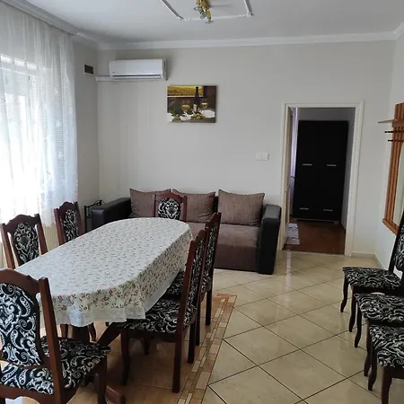 Apartament Hoforras Vip *
